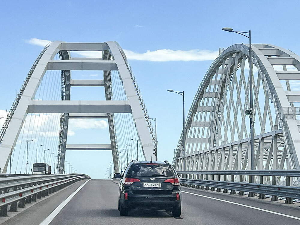    Крымский мост не единственный путь на полуостров. Фото:  АиФ/ Евгений Мосин