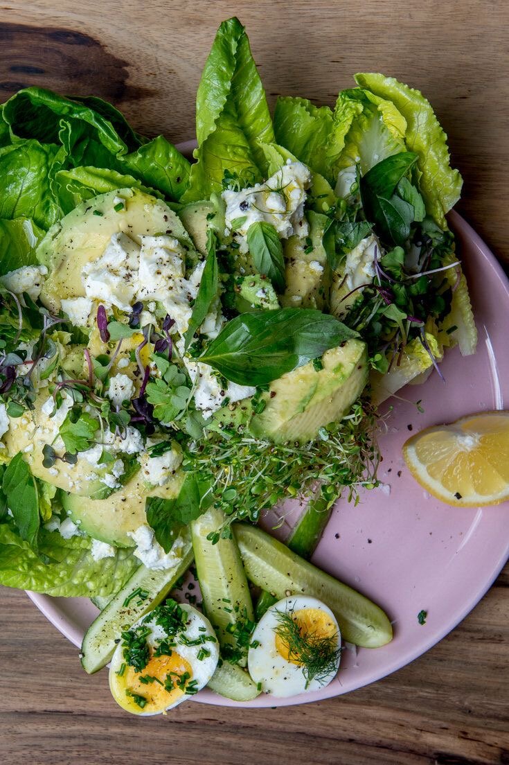 1. Сытный зеленый салат