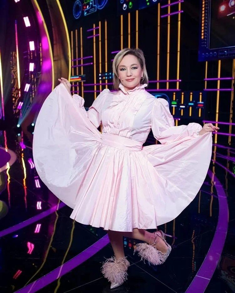 Буланова выглядит свежей и полной сил, но новомодная пластика (или это косметологические вмешательства?) – налицо.