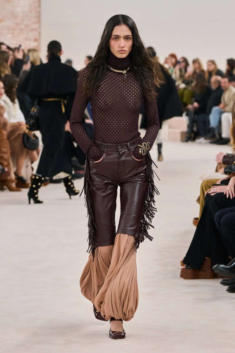 Неделя моды в Париже и самый женственный показ Chloé FW 2024 в стиле бохо |  CURLYHOUSE | Дзен