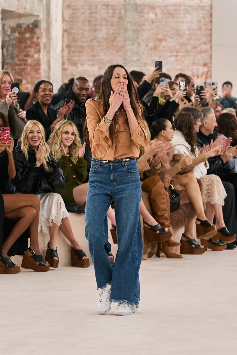 Чемена Камали на показе Chloé FW 2024