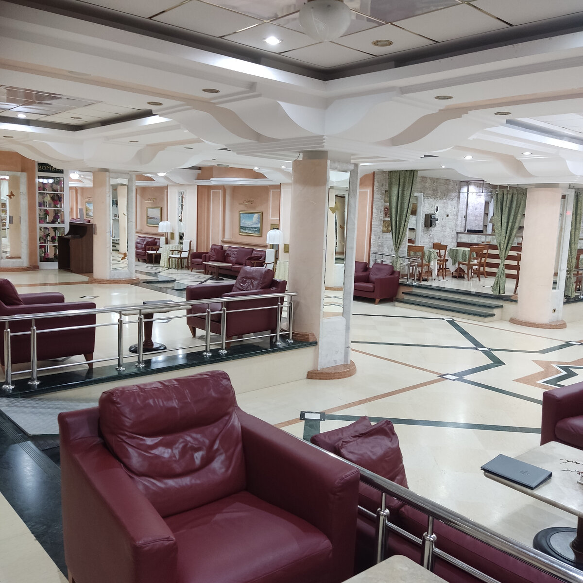 В холле санатория