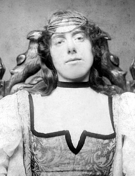 Элизабет Макникол, фотография.