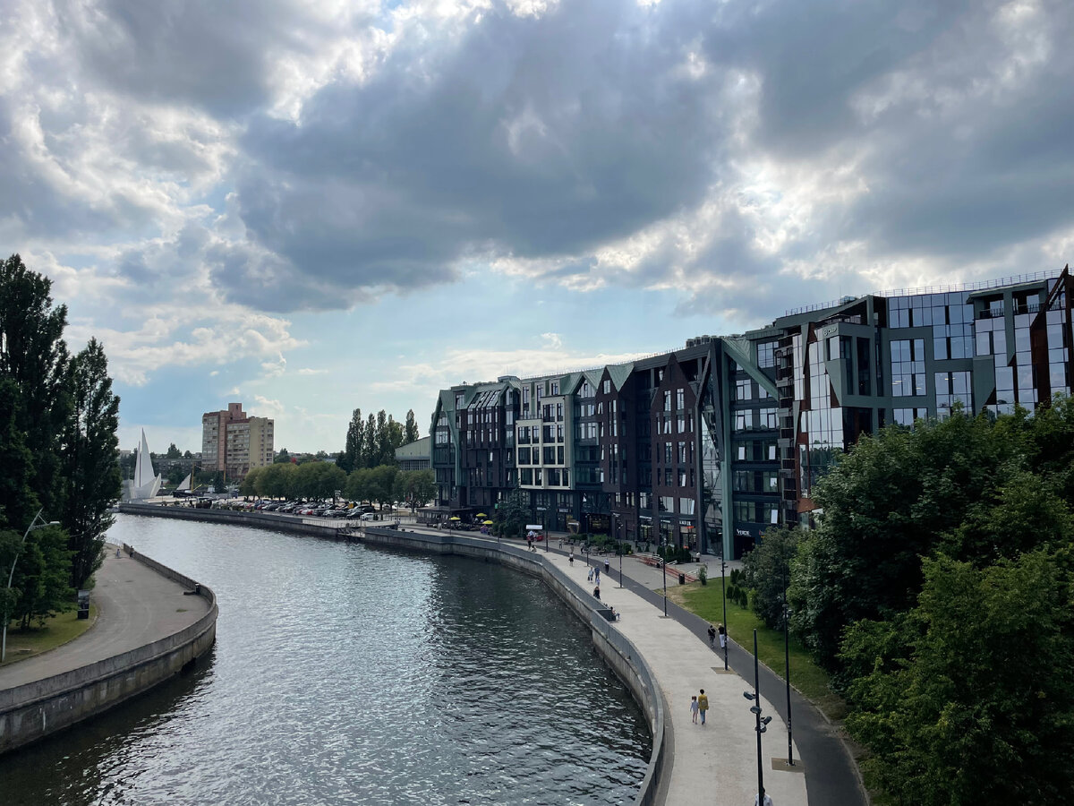 Гостиница Холидей Инн. В самом конце