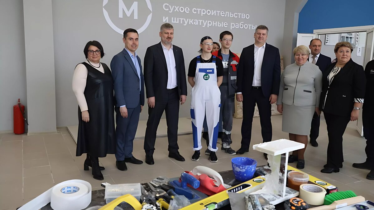     Замминистра строительства и ЖКХ России Сергей Музыченко посетил Волгоград в рамках рабочей поездки, сообщает администрация региона.