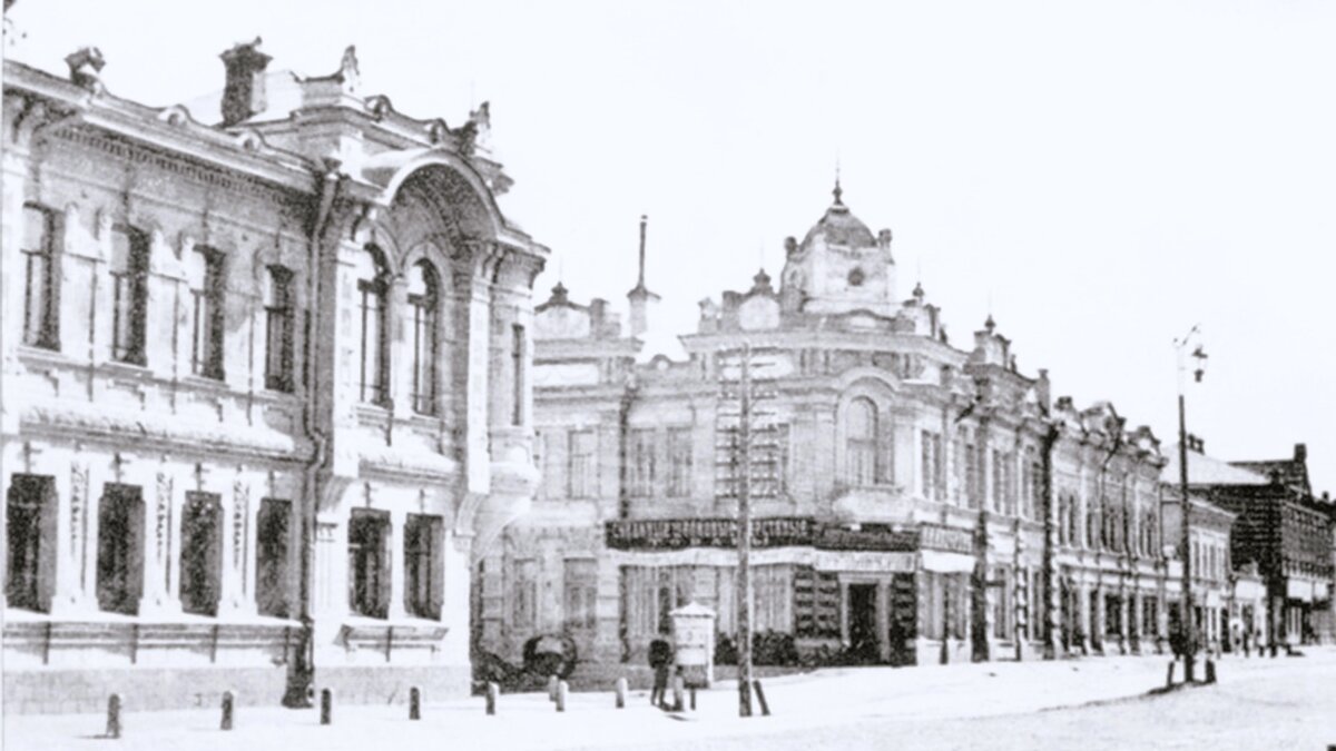 Сызрань. Справа дом купца Мясникова. Фотография с просторов интернета.