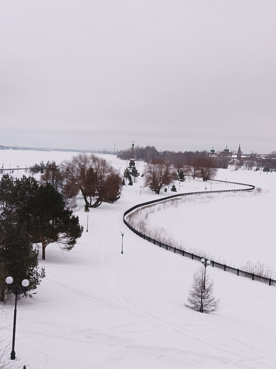 Вид на парк "Стрелка" , слияние двух рек