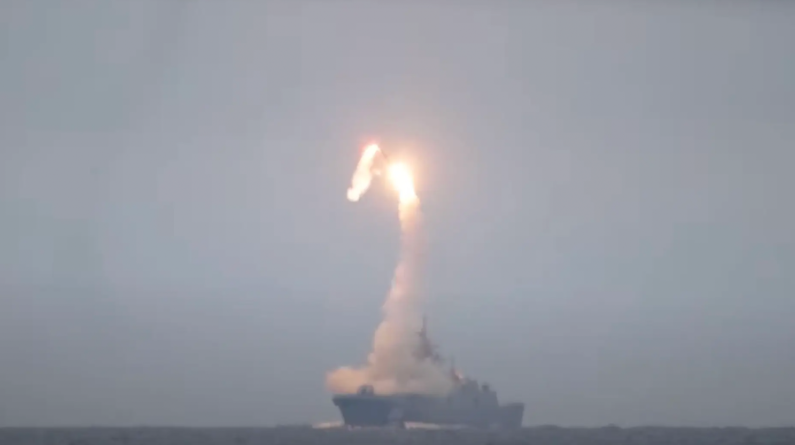 Из 14 испытаний "Циркона" штатно прошли все. Для сравнения, американская гиперзвуковая ракета AGM-183A летала через раз и ни разу не выполнила полного испытательного цикла. Кадры МО РФ