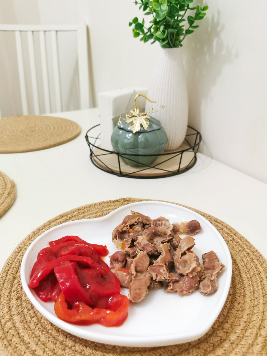 Лечо и куриные желудочки 