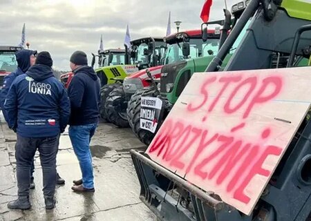    Польские аграрии продлили сроки блокады границы с Украиной до 30 апреля