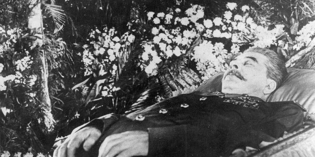 Сталин умер 71 год назад, но его похороны в России до сих пор не состоялись