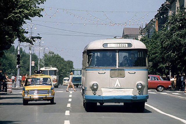    По Курску ездил автобус с маховичными и гидрогазовыми гибридными агрегатами с табличкой «Испытания»