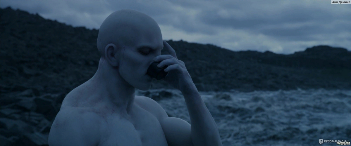 Оставшийся проводил их взглядом и принял некое вещество, от которого развалился на молекулы (с) Кадр из фильма "Прометей"