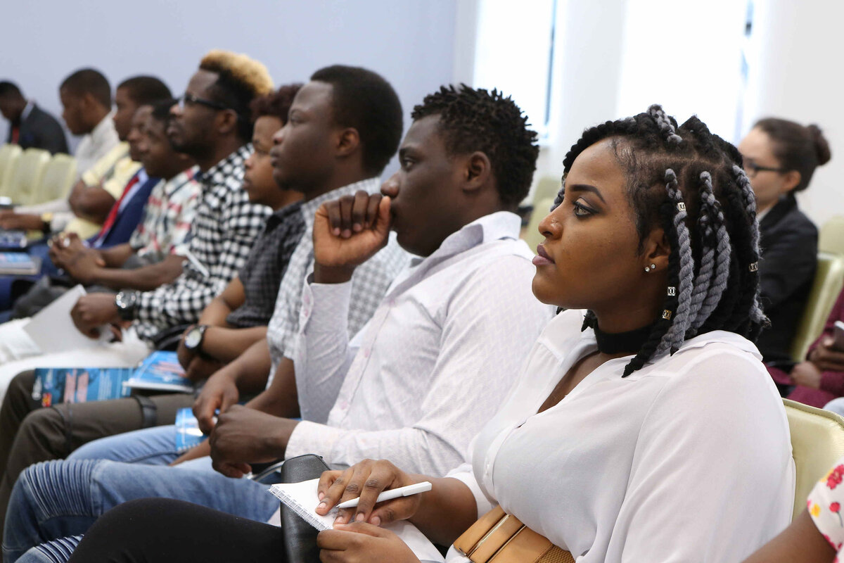 Иностранцы в российских вузах. Баннер студенты. Студенты мали. Студенты в кампусе. Студенты огу из африки.