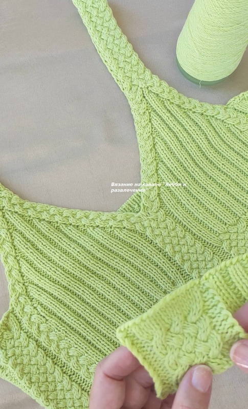 Вязаный топ. Фото автора канала "Хобби (вязание спицами) и другие развлечения".