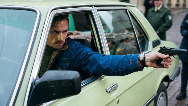    Кадр из сериала «ГДР»