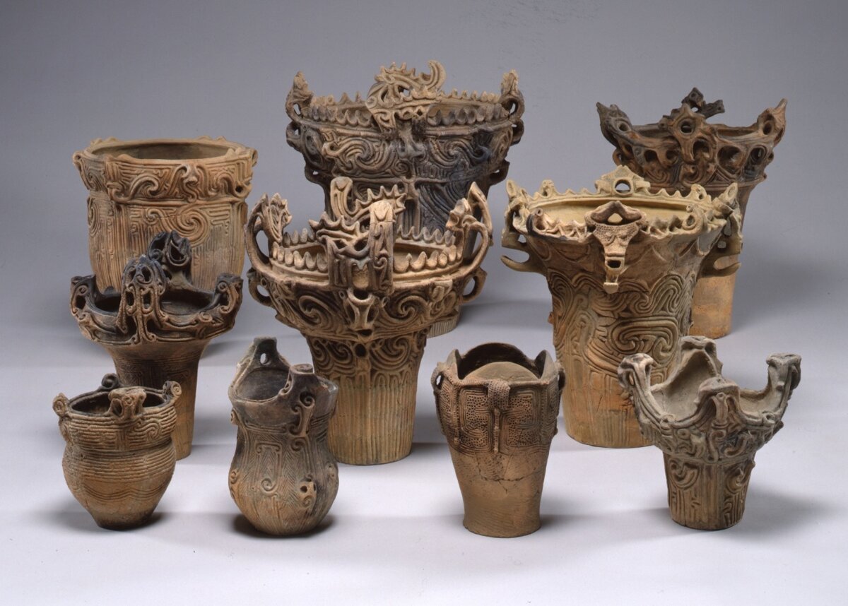 Керамика Японии периода Средний Дзёмон (2500-1500 гг. до н.э.)