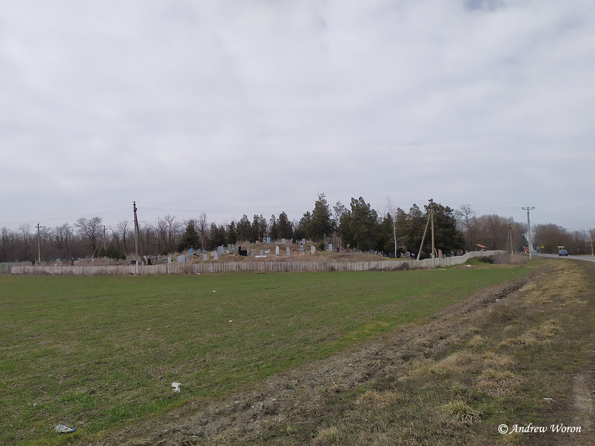 Кладбище на древнем кургане