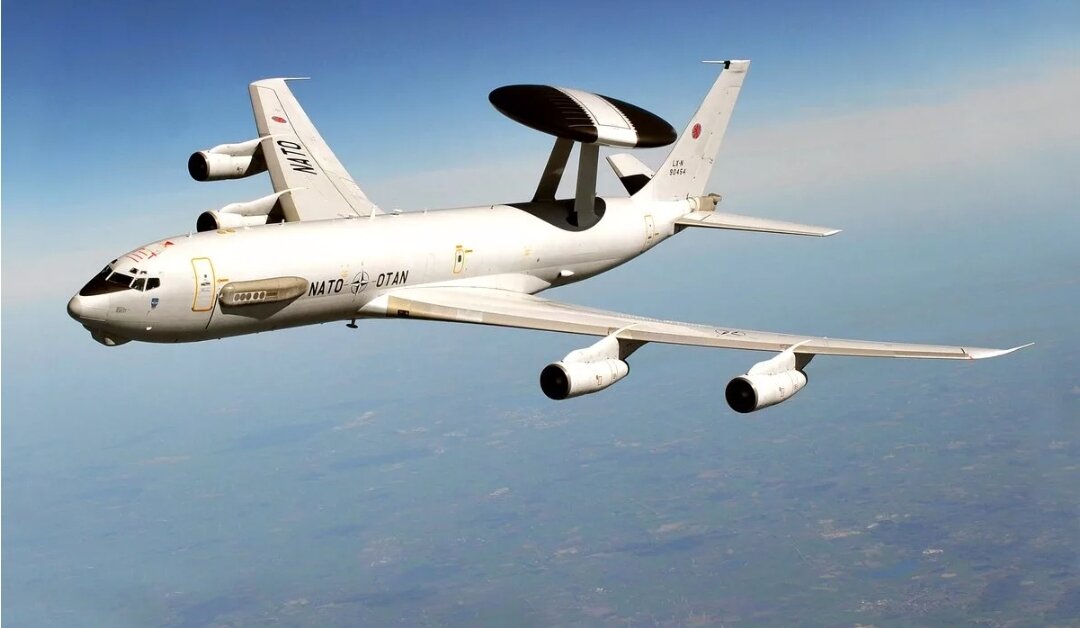 Боинг E-3 «Сентри» (англ. Boeing E-3 Sentry) — американский самолёт дальнего радиолокационного обнаружения (ДРЛОиУ). Первый полёт совершил 31 октября 1975 года. Состоит на вооружении ВВС США, Великобритании, Франции и Саудовской Аравии. До конца серийного производства в 1992 году построено 68 самолётов.