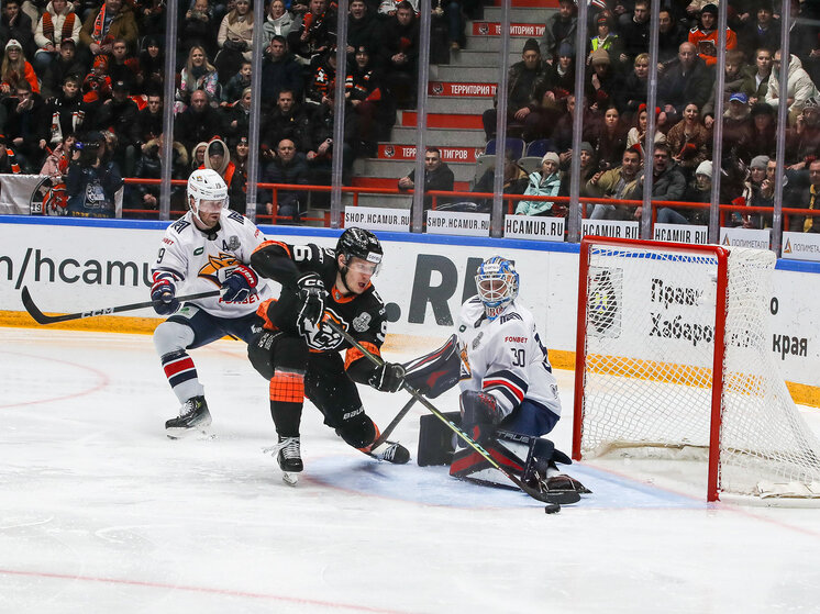     Они не слышат меня, видимо в голове у кого-то свой хоккей: Андрей Мартемьянов прокомментировал третий матч с «Металлургом» в Хабаровске. Фото: ХК «Амур»
