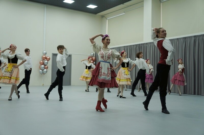 Еще в конце января Московское государственное хореографическое училище имени Л.М. Лавровского переехало в четырехэтажное здание, которое располагается  на улице Чаплыгина.-7-3