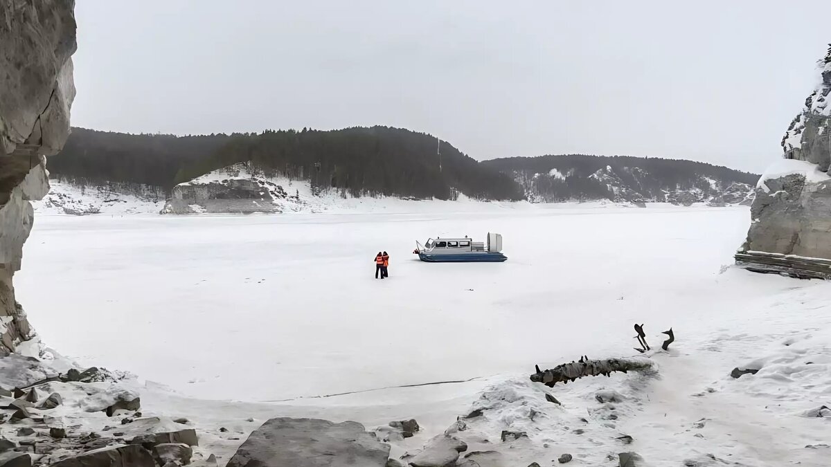     Все выезды на лед Красноярского водохранилища будут закрыты с пятницы, 8 марта, по воскресенье, 10 марта. Решение приняли из-за потепления и водителей, нарушающих правила.