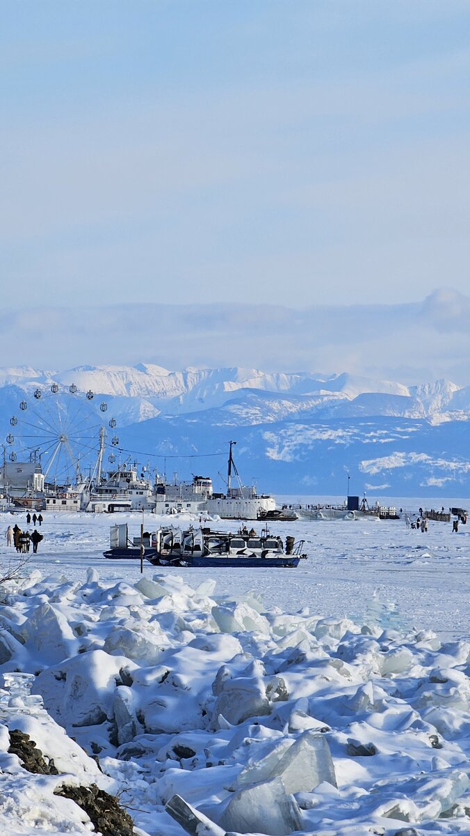 Летом противоположный берег не всегда видно, а здесь как рукой подать