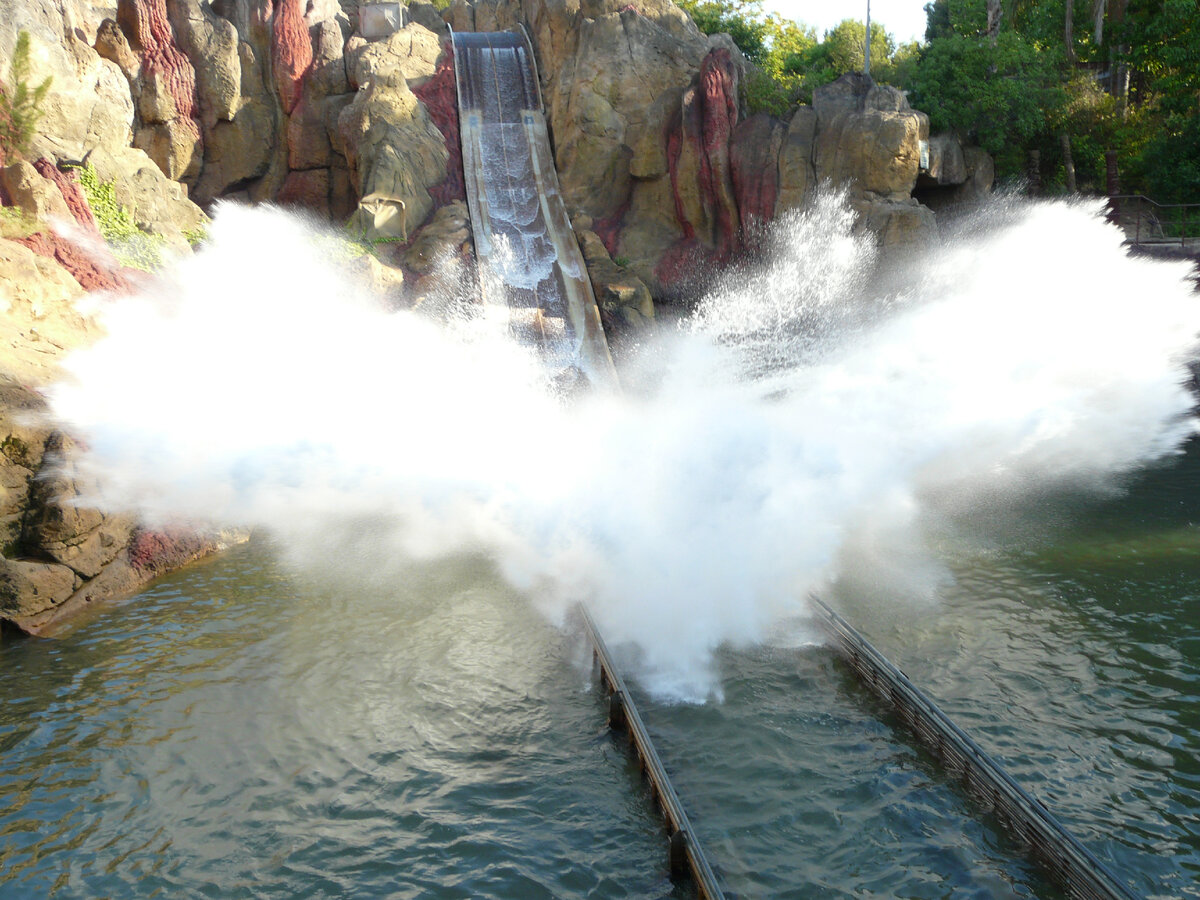 Аттракцион в парке "Порт Авентура". Испания. Фото из личного архива автора.