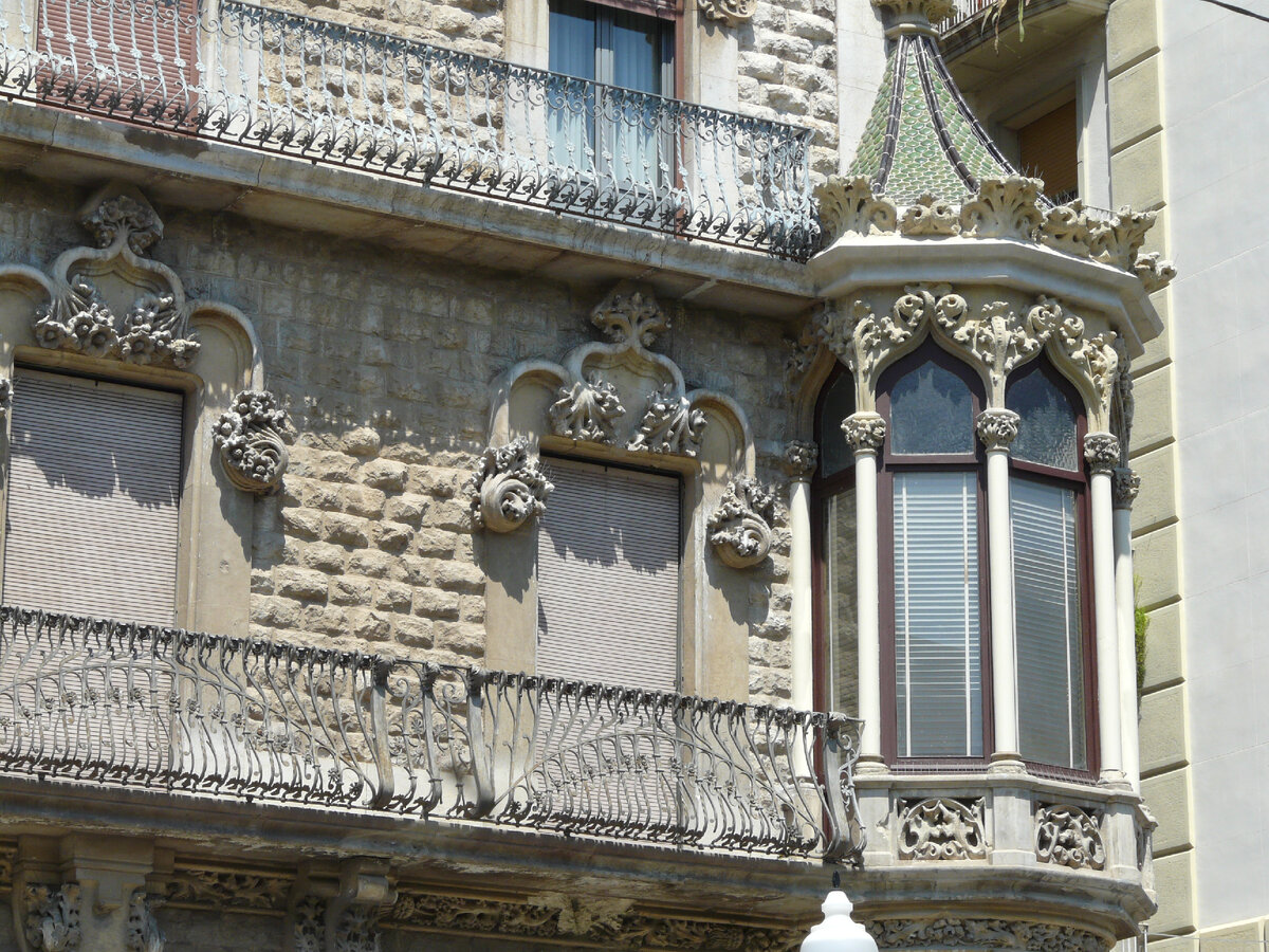 Балкон пусть тоже будет из Испании. Таррагона