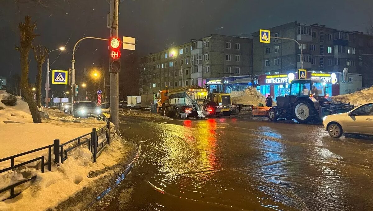     Порыв водопровода на улице Союзной в Ижевске, который произошел поздно вечером 5 марта, локализовали, излив воды на проезжую часть остановлен. Об этом 6 марта сообщила пресс-служба администрации города.