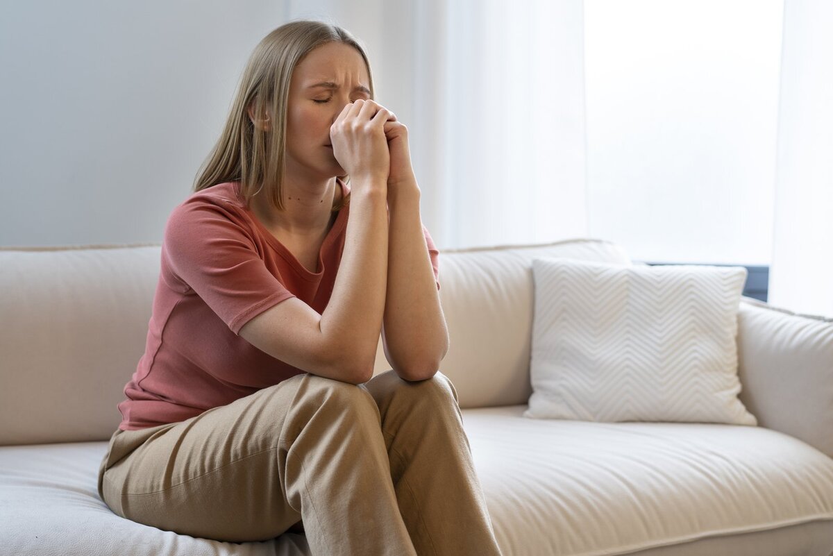    Чтобы реже сморкаться, чаще промывайте нос аптечными средствами на основе морской воды. Фото: freepik