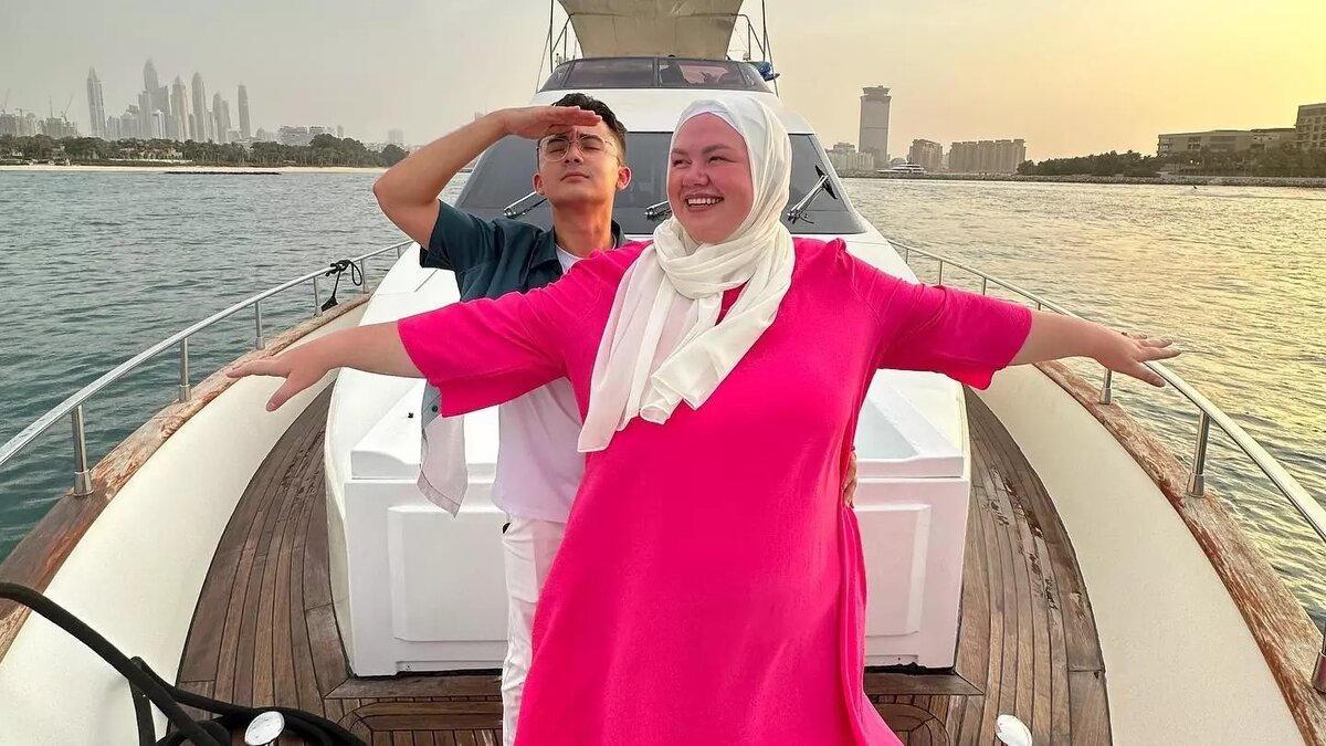     Блогеры из Казани, обманувшие около 800 человек, получили гражданство Объединенных Арабских Эмиратов. Об этом чета Миннегалеевых объявили у себя в социальных сетях.