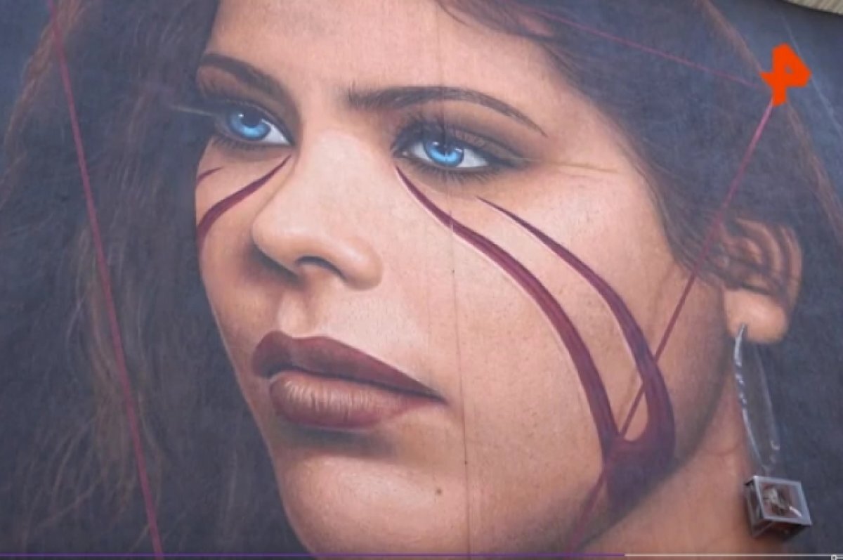    В Сочи итальянские художники создали мурал с Орнеллой Мути