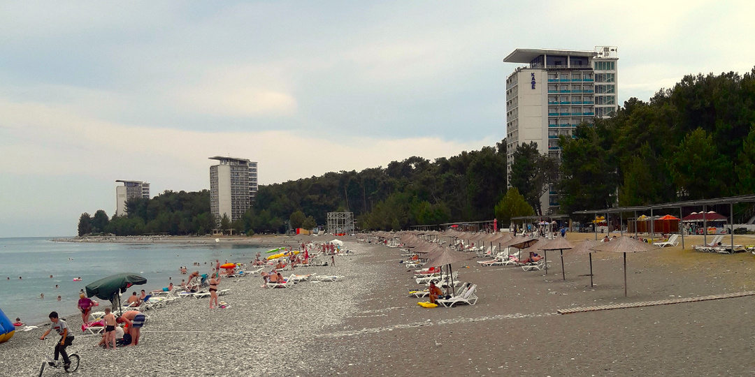 Где лучше в Абхазии пляж? Выбираю между Пицундой и Алахадзы