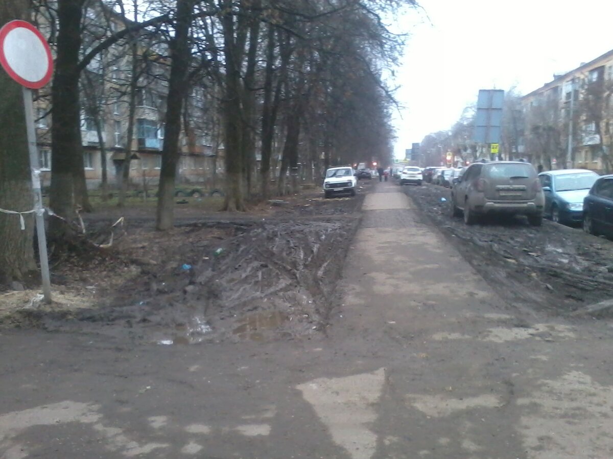 неграмотное планирование+парковка на грунте