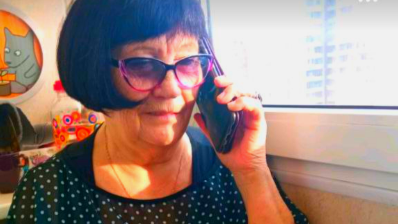 Муж мой очень привязан к своей матери 