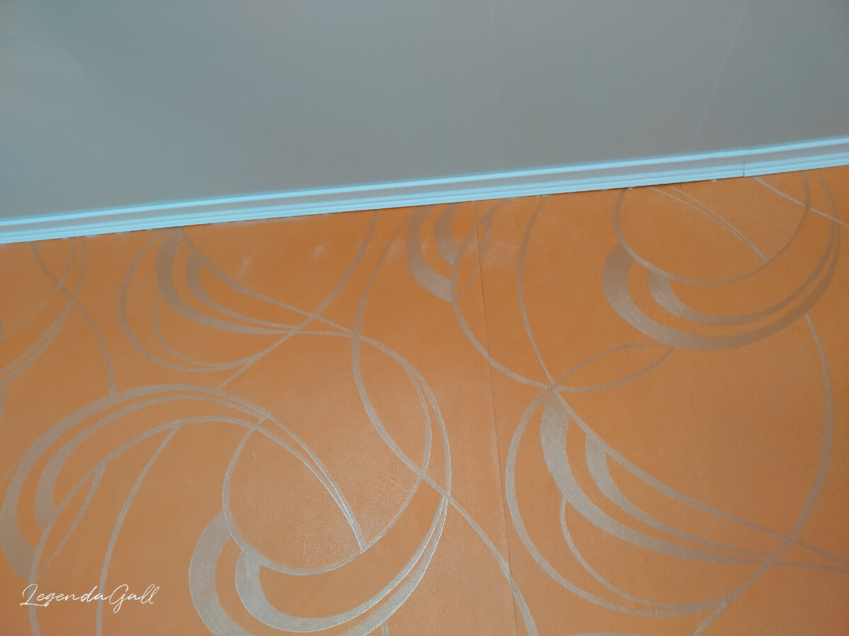 Эти на клей сажали. Видно местами, что даже наляпали на стену...