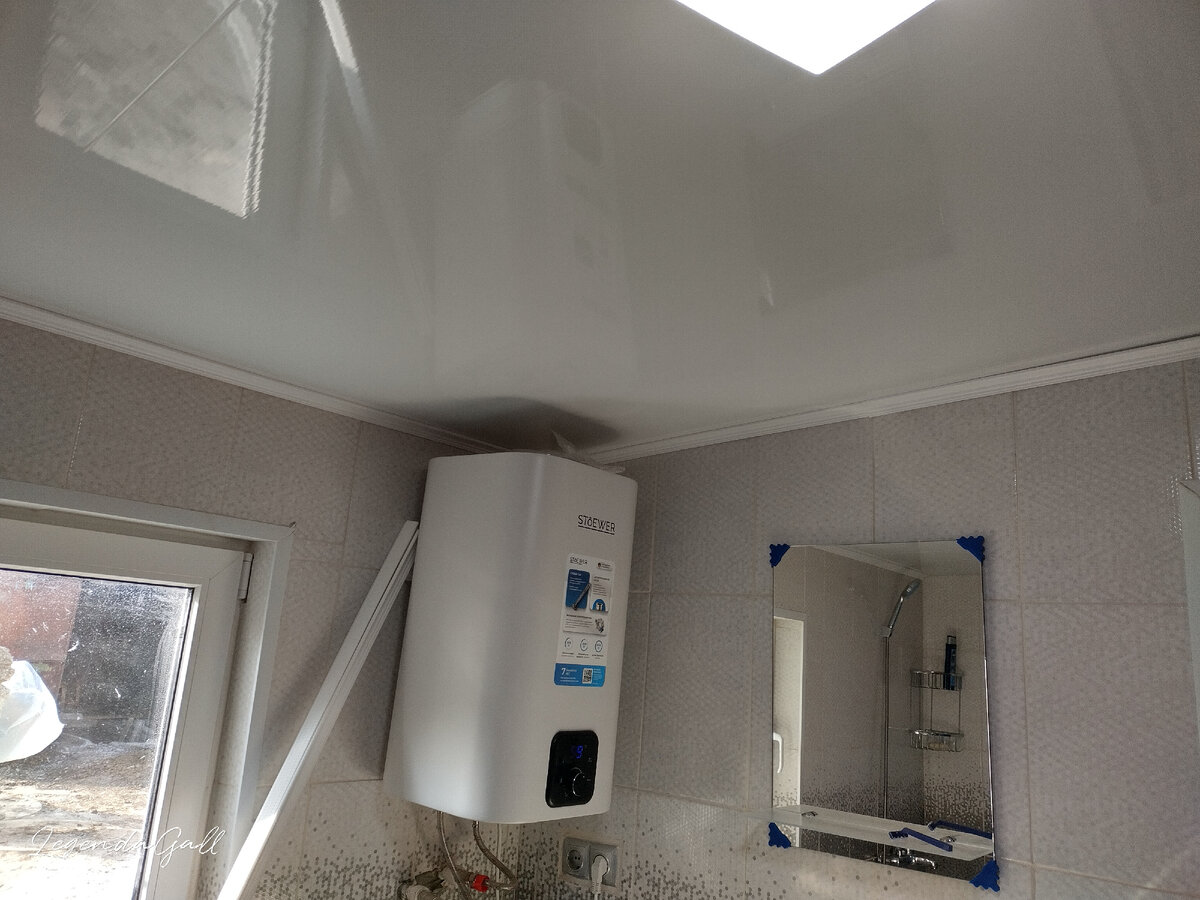 За бойлером мне пришлось скакать. У мужа слишком толстые руки, не лезут в угол...