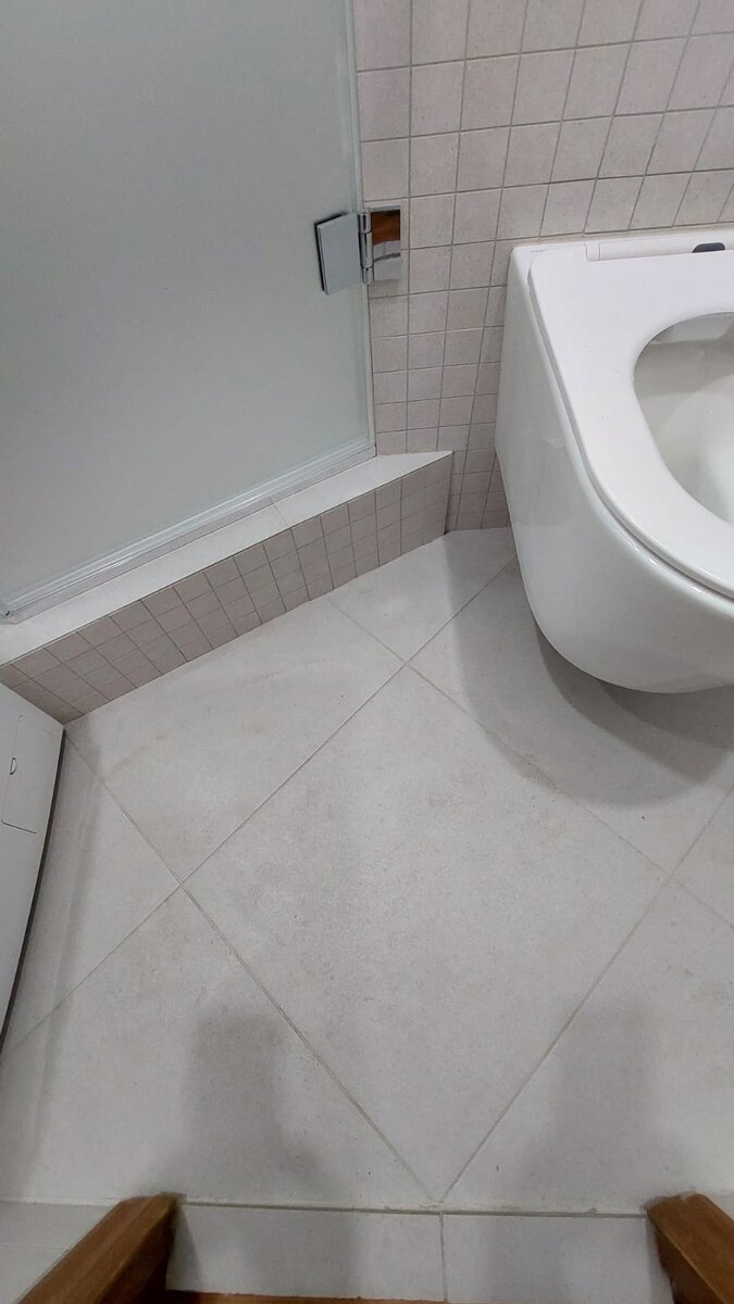 вид на пол. фото клиента