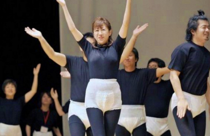 Японки в трусиках-подгузниках