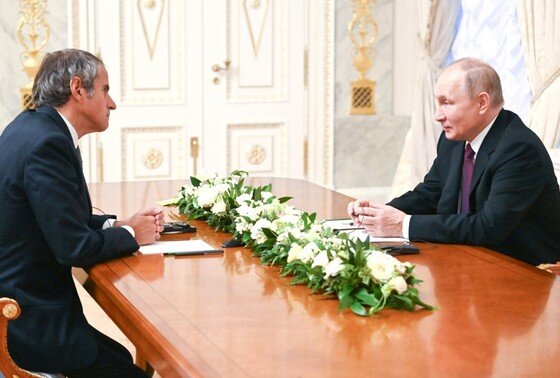    Владимир Путин и Рафаэль Гросси