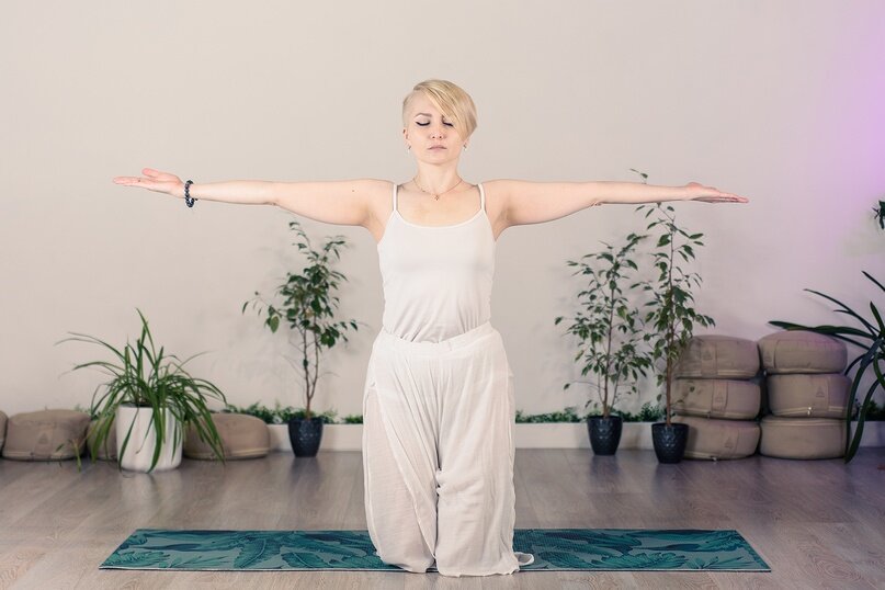 Упражнение 2. Подъемы из положения сидя на коленях и пятках