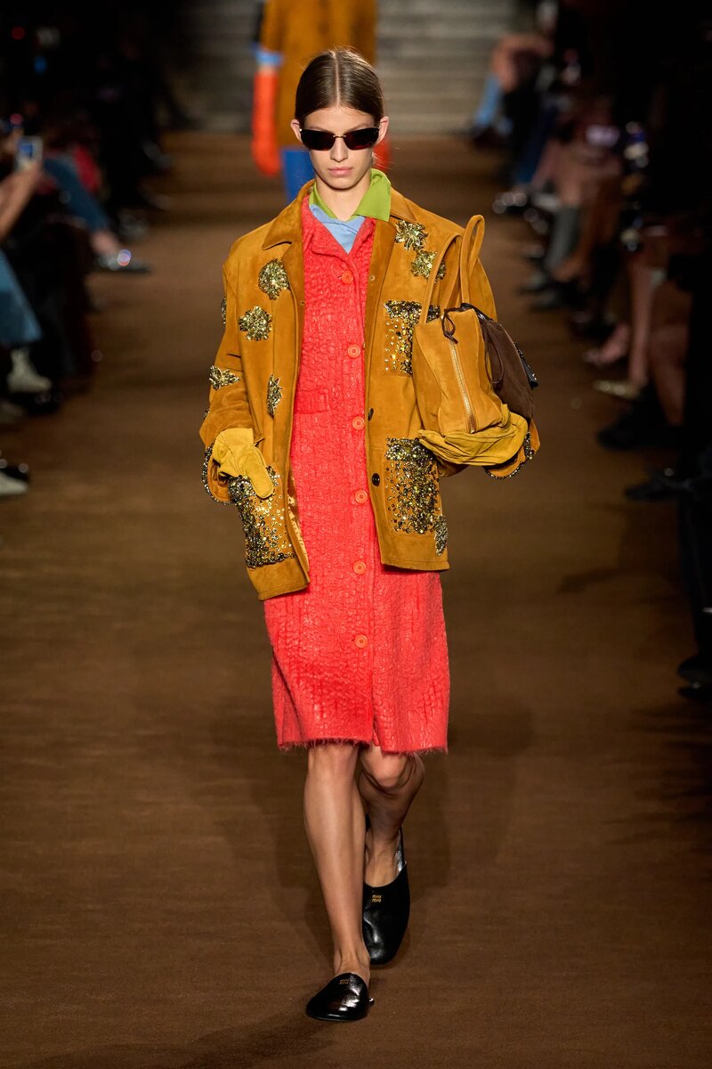 Модные луки 2023. Chanel fall 2022. Осенняя мода 2023. Шанель осень зима 2022 2023. Коллекция шанель 2022 осень зима.