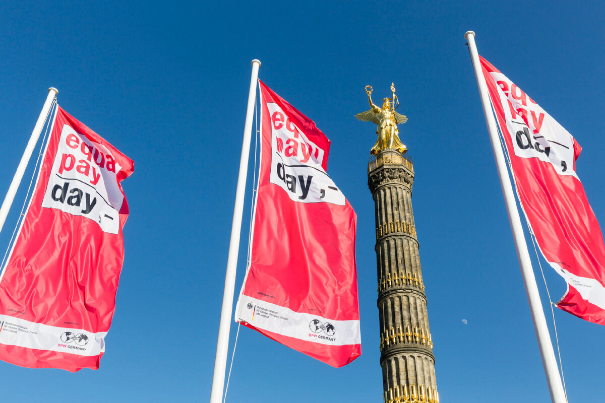 «Пришло время равной оплаты труда!» под таким девизом проходит 6 марта  в Германии  «День равной оплаты труда 2024»