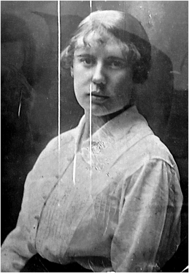 Королёва Анна Семеновна. Участница подпольного кружка в 1914-1915 гг., первая делегатка съезда работниц и крестьянок от г.Петровск. Архивное фото городского музея.