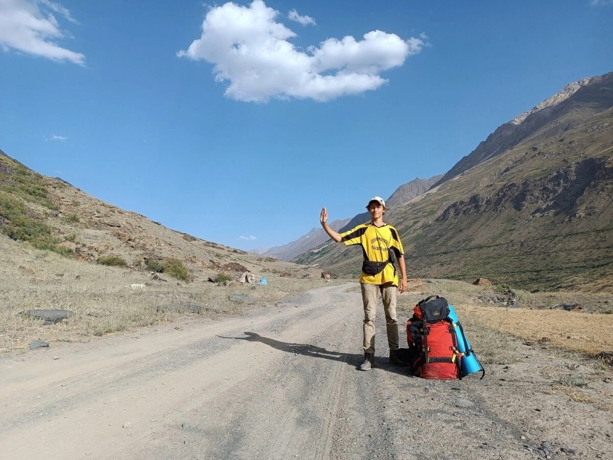    Границу несовершеннолетний Дмитрий пересек благодаря мультидоверенности, которую ему заранее оформили родители