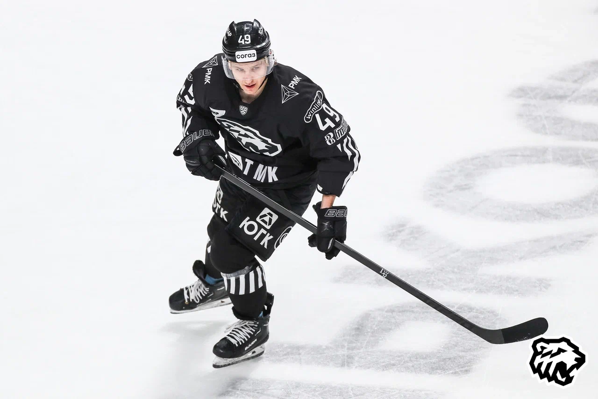  Форвард «Трактора» Максим Шабанов