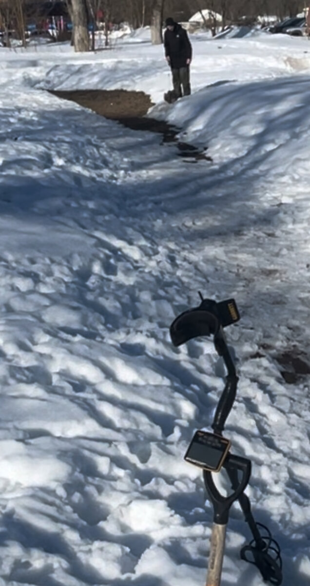 Вот такие зрители в подобных местах неизбежны. Впрочем, они обычно весьма безвредны если гуляют с собаками в намордниках 