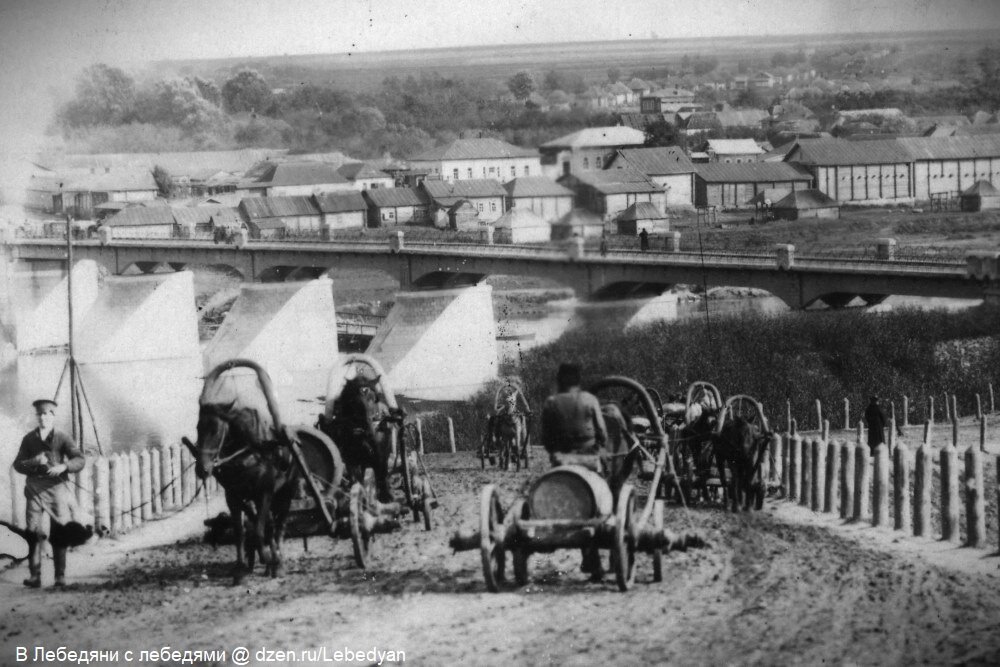 Водовозы на Тяпкиной горе в Лебедяни. Фрагмент открытки 1910-х годов.