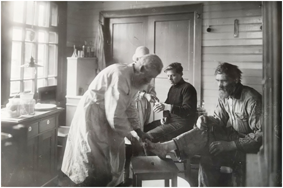 В здравпункте завода «Красное Сормово», 1930 г.